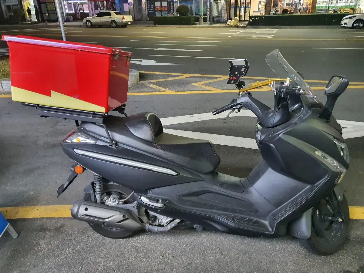 부산 GTS125s 보이저 오토바이 팝니다. +하이바+배달통 일체